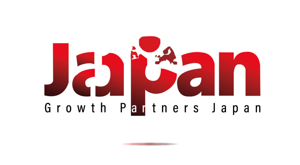 Growth Partners Japanの赤いロゴ、文字の中に成長や前進を象徴するシルエットが描かれている